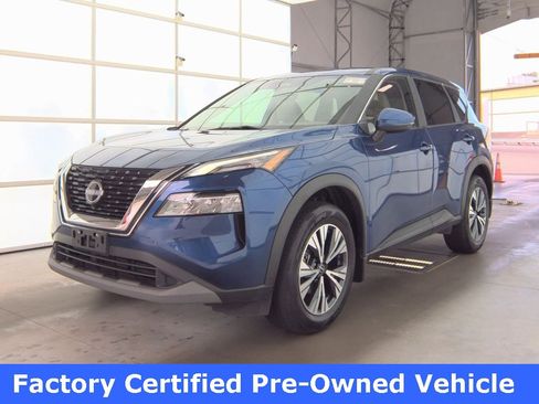 Used 2022 Nissan Rogue SV image 2