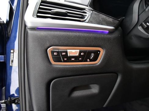 Used 2022 BMW X7 xDrive40i w/ Premium Package image 11