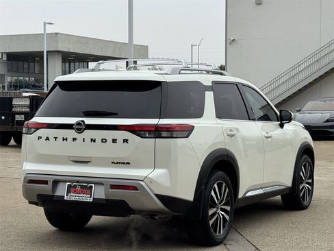 Used 2023 Nissan Pathfinder Platinum image 4