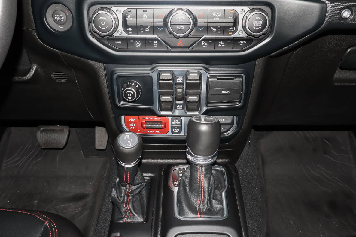 Used 2023 Jeep Gladiator Rubicon AWD/4WD image 10