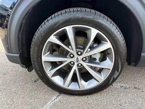 Used 2025 Ford Explorer Platinum w/ Ultimate Package image 8