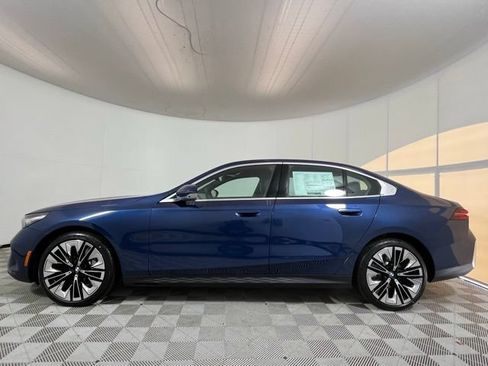 Used 2026 BMW 530i xDrive w/ Premium Package AWD/4WD image 4