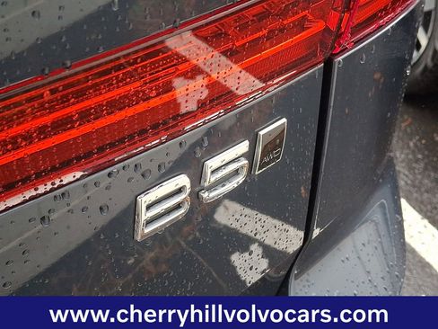 Certified 2023 Volvo XC60 B5 Plus w/ Climate Package image 5