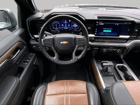 Used 2023 Chevrolet Silverado 1500 High Country w/ Technology Package AWD/4WD image 6