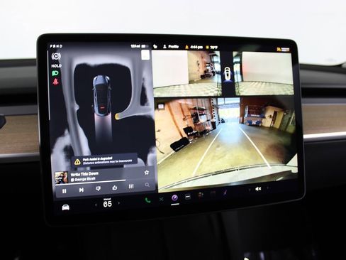 Used 2024 Tesla Model Y 2WD image 17