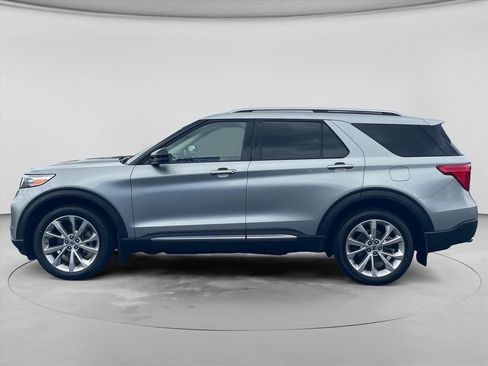 Used 2023 Ford Explorer Platinum w/ Class IV Trailer Tow Package AWD/4WD image 4