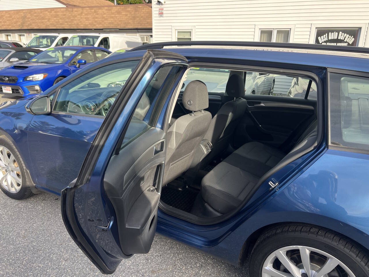 Used 2017 Volkswagen Golf S AWD/4WD image 17