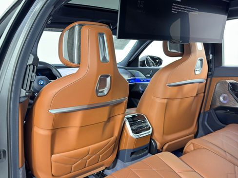 Used 2023 BMW i7 xDrive60 image 46