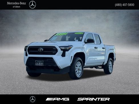 Used 2025 Toyota Tacoma SR image 1