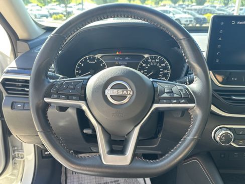 Used 2023 Nissan Altima 2.5 SR w/ SR Premium Package FWD image 17