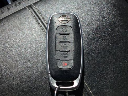 Used 2025 Nissan Pathfinder SV w/ SV Premium Package image 30