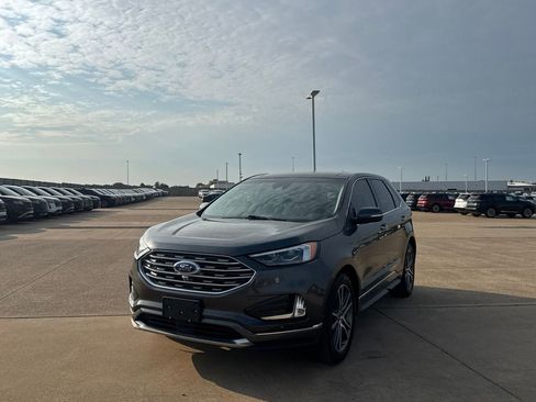 Used 2019 Ford Edge Titanium w/ Equipment Group 301A FWD image 8