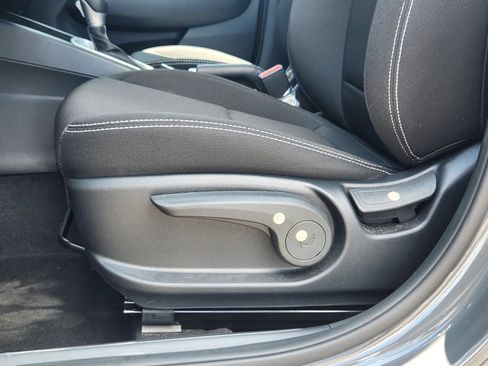 Used 2025 Hyundai Venue SEL FWD image 21