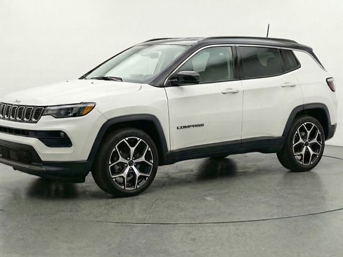 Used 2025 Jeep Compass Limited AWD/4WD image 3