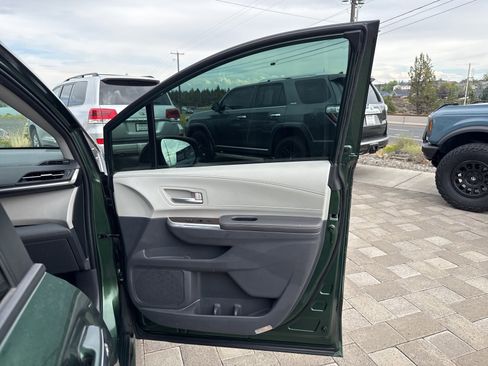 Used 2023 Toyota Sienna XLE image 15