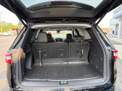 Used 2021 Chevrolet Traverse Premier w/ LPO, Floor Liner Package FWD image 11