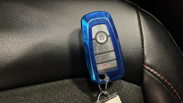 Used 2020 Ford Edge ST-Line w/ Cold Weather Package AWD/4WD image 33
