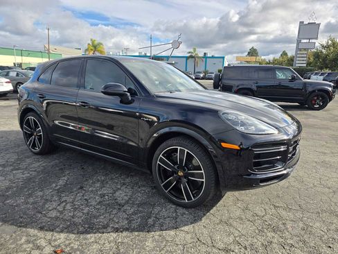 Used 2021 Porsche Cayenne Turbo S image 13