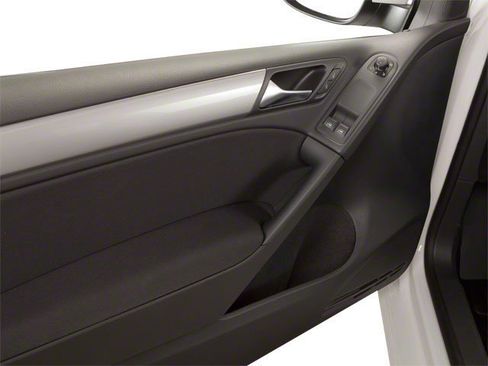 Used 2010 Volkswagen Golf 2-Door FWD image 9