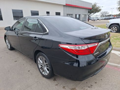 Used 2017 Toyota Camry SE image 5
