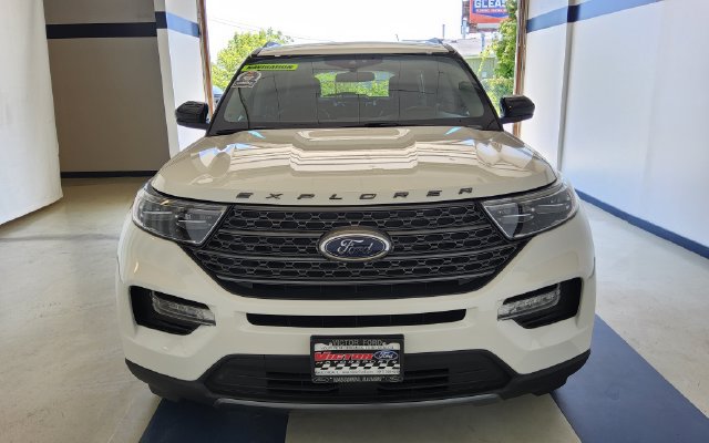 Used 2024 Ford Explorer XLT w/ Equipment Group 202A AWD/4WD image 5