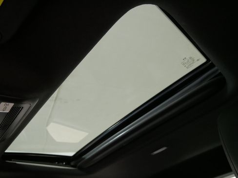 Used 2023 MAZDA MAZDA3 s image 31