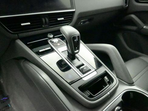 Used 2019 Porsche Cayenne AWD/4WD image 10