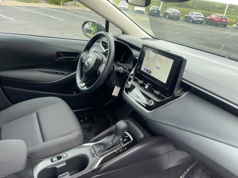 Used 2026 Toyota Corolla LE FWD image 5