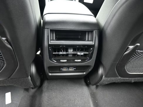 Used 2024 Jeep Grand Cherokee Laredo X image 37