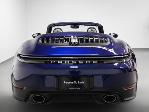 Used 2025 Porsche 911 Carrera image 12