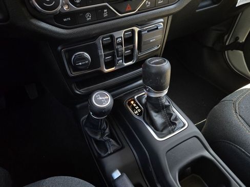 Used 2024 Jeep Gladiator Sport image 25