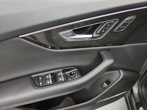 Used 2019 Audi Q8 Premium Plus w/ Premium Plus AWD/4WD image 22