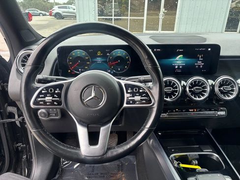 Used 2023 Mercedes-Benz GLB 250 4MATIC w/ Premium Package image 16