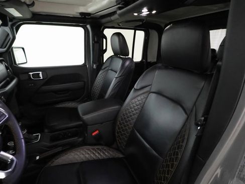 Used 2023 Jeep Gladiator Overland image 11