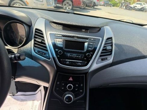 Used 2016 Hyundai Elantra SE FWD image 18