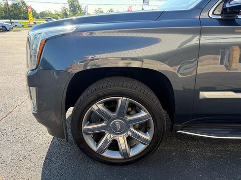 Used 2019 Cadillac Escalade ESV Luxury RWD image 13