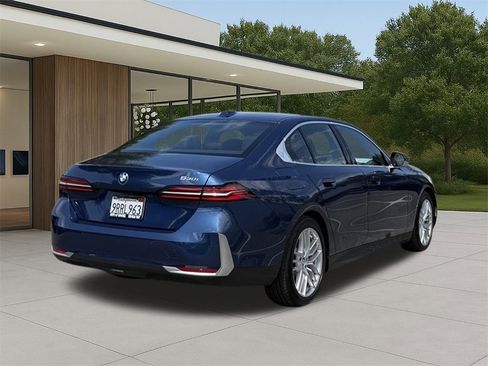 Used 2025 BMW 530i w/ Premium Package image 6