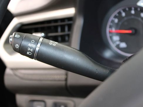 Used 2022 GMC Acadia SLE w/ Driver Convenience Package image 24