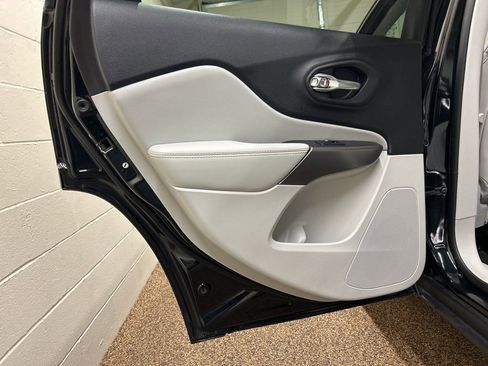 Used 2022 Jeep Cherokee Latitude Lux w/ Sun & Sound Group image 14