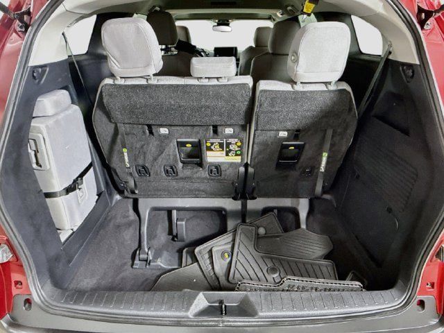 Used 2025 Toyota Sienna LE w/ LE Plus Package FWD image 27
