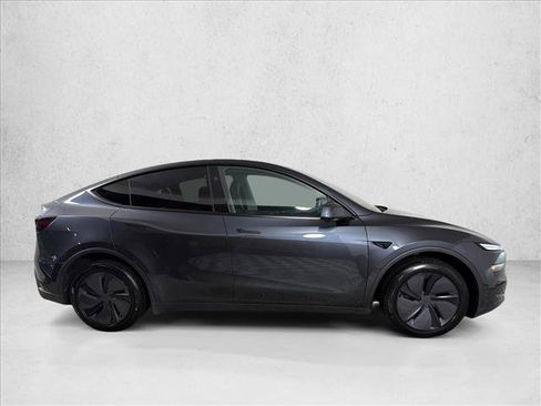 Used 2026 Tesla Model Y 2WD image 4