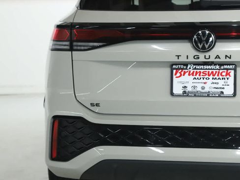 Used 2026 Volkswagen Tiguan SE R-Line FWD image 44