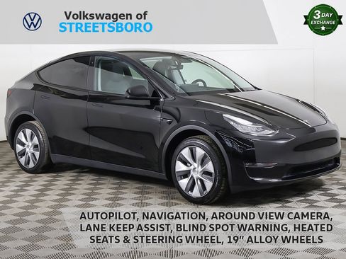Used 2023 Tesla Model Y Long Range image 1