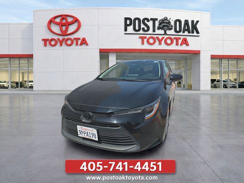 Used 2025 Toyota Corolla LE FWD image 9