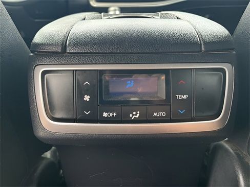 Used 2019 Toyota Highlander Limited image 32