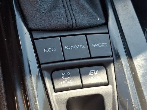 Used 2025 Toyota Camry SE FWD image 26