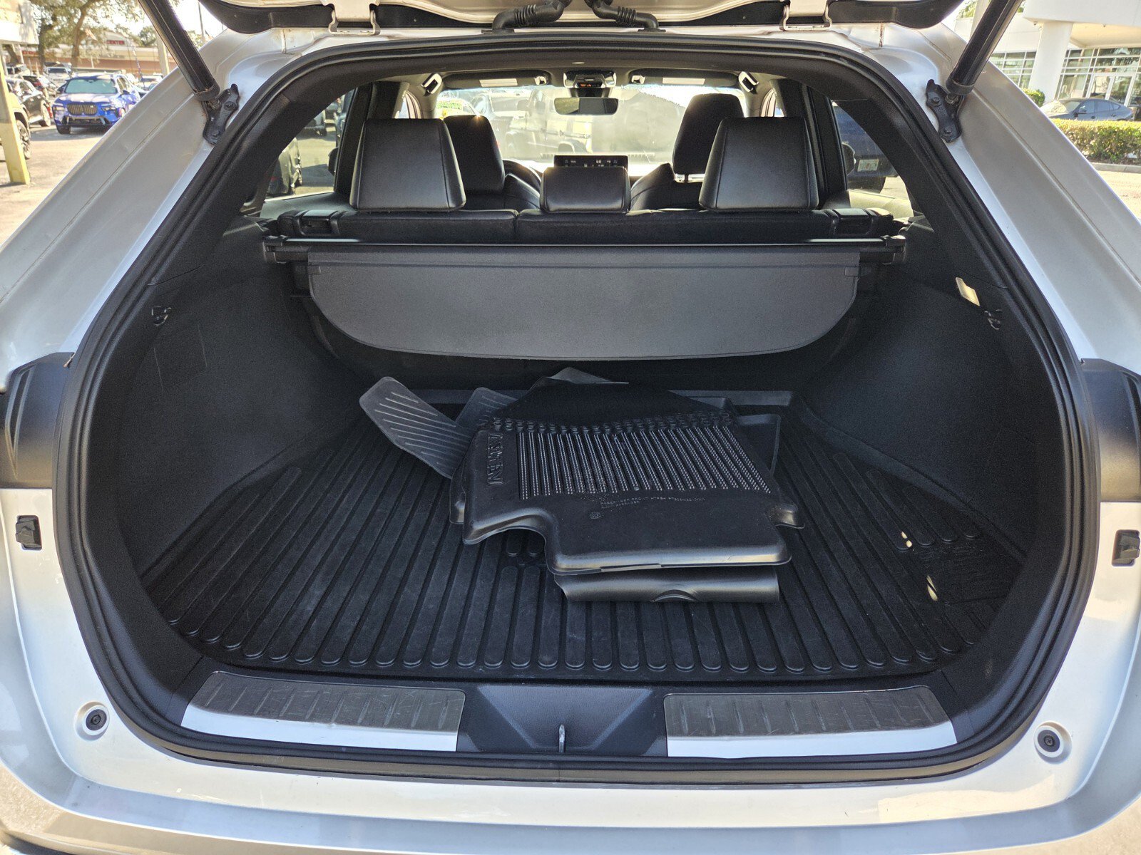 Used 2022 Toyota Venza XLE AWD/4WD image 15