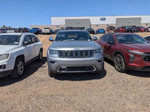 Used 2018 Jeep Grand Cherokee Limited AWD/4WD image 3
