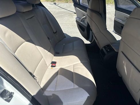 Used 2011 BMW 528i Sedan RWD image 14