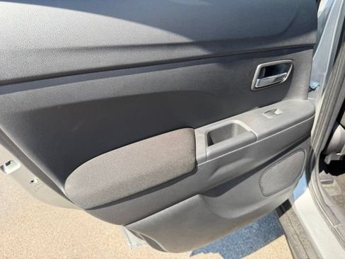 Used 2025 Mitsubishi Outlander Sport LE AWD/4WD image 32